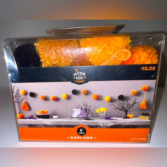Hyde and Eek! Orange and Black Pom Pom Garland - Picture 1 of 5